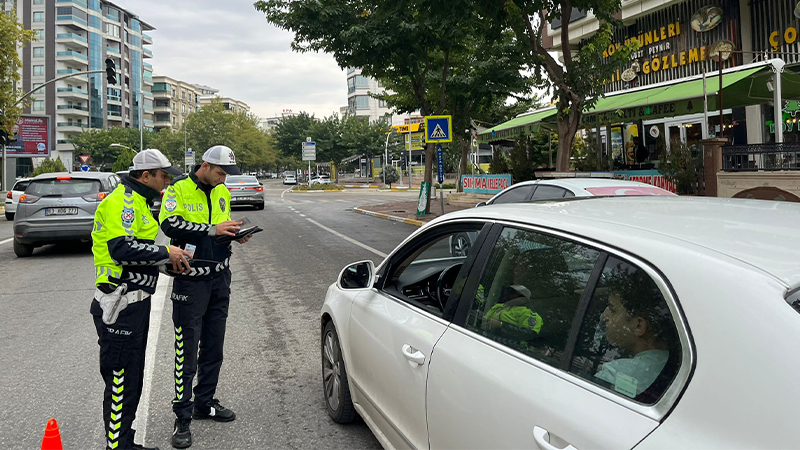 Şanlıurfa'da ehliyetsiz sürücülere geçit yok