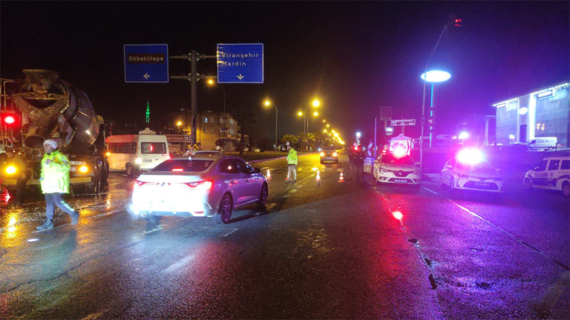 SON DAKİKA | Şanlıurfa - Viranşehir yolu trafiğe tamamen kapandı