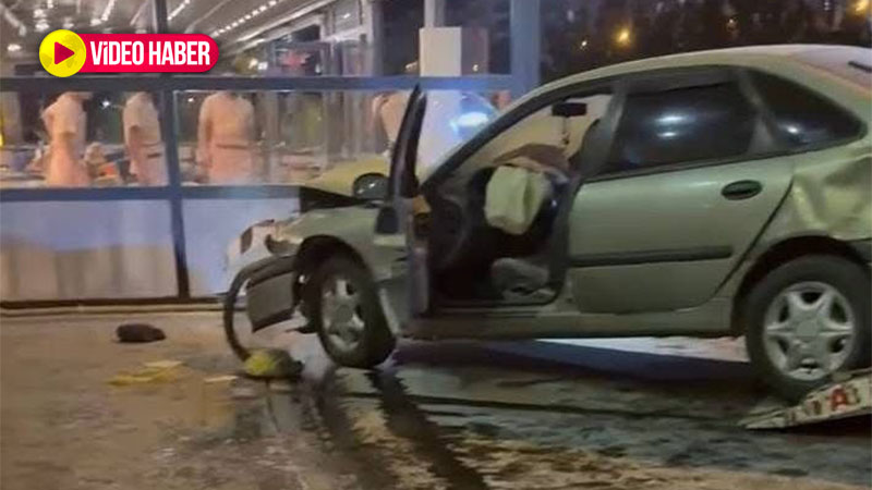 Şanlıurfa’da kontrolden çıkan otomobil park halindeki araçlara çarptı: 2 yaralı