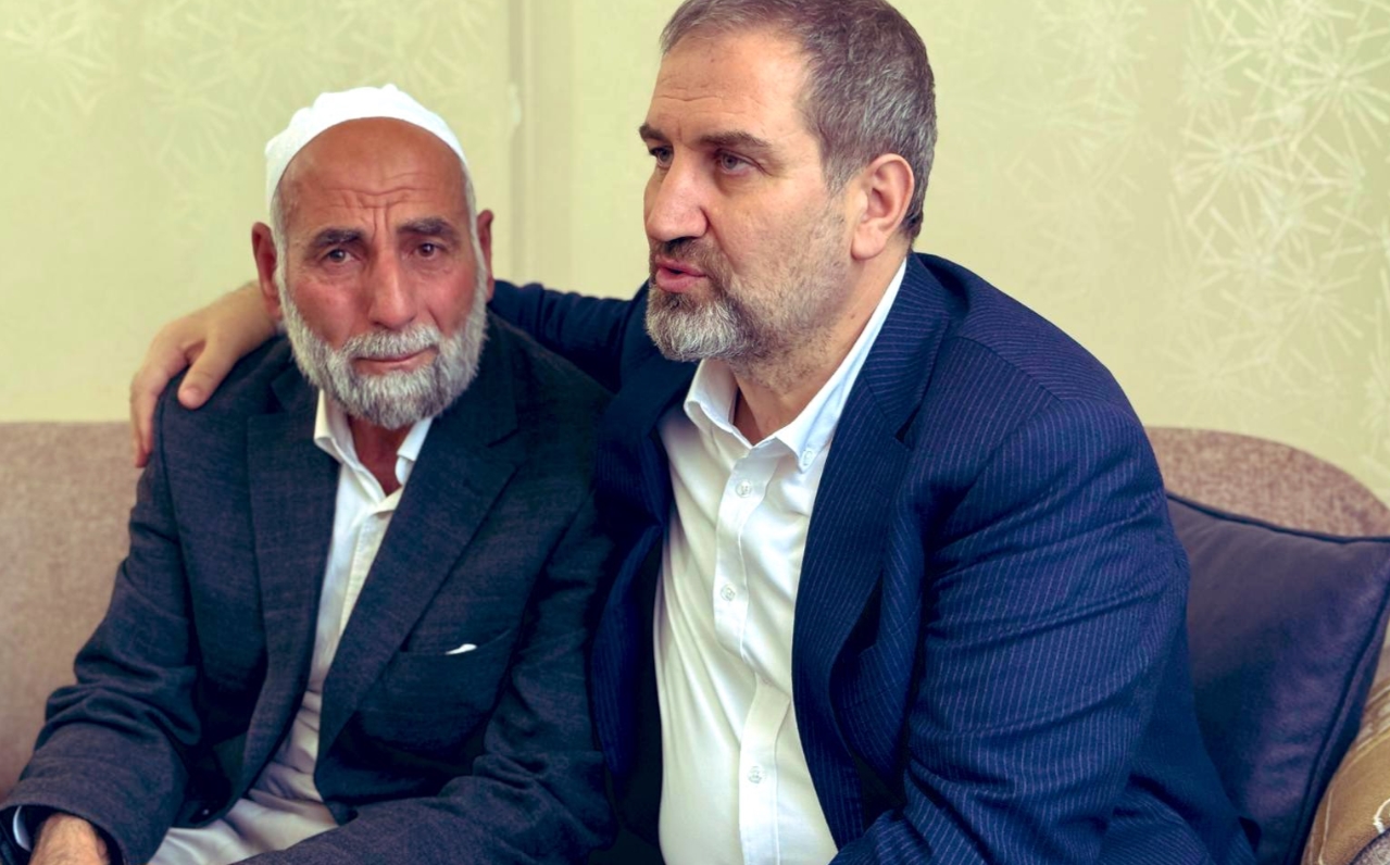 AK Partili isimden Şanlıurfalı şehit babasına övgüler: Bir filozofla beraberiz...