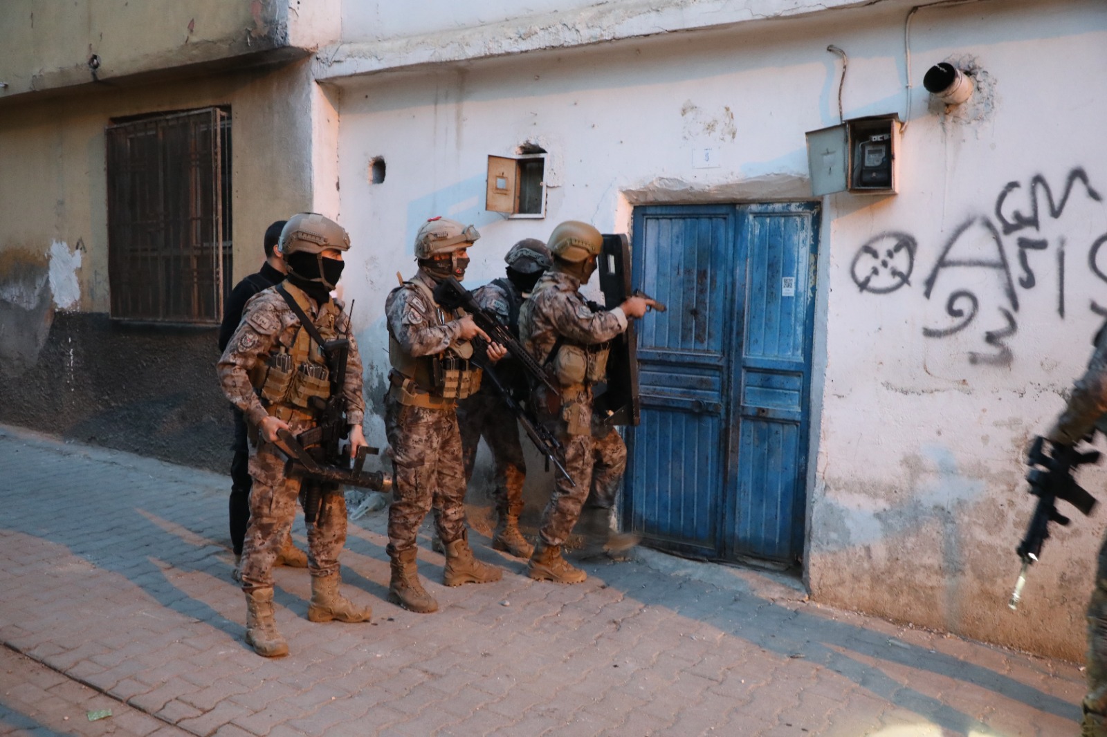 Şanlıurfa'da PKK'nın gençlik yapılanmasına operasyon