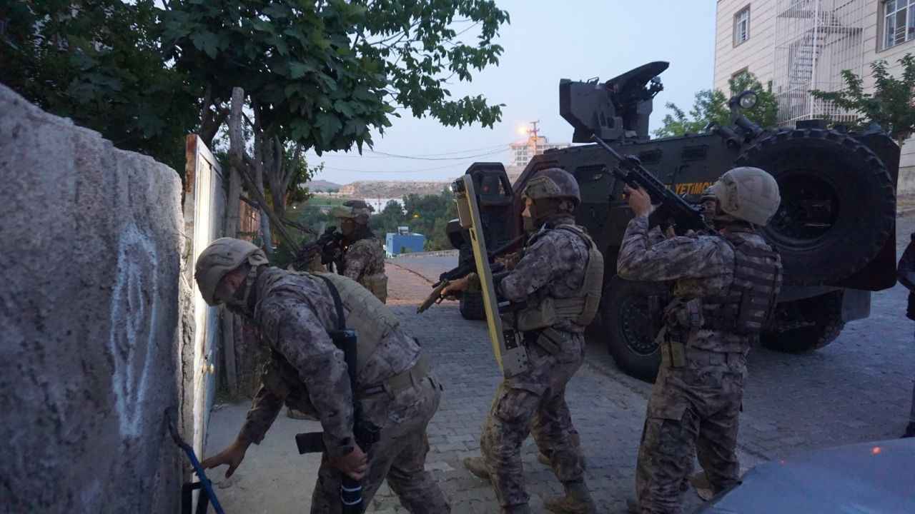 Şanlıurfa'da terör örgütü DEAŞ'a darbe! Gözaltılar var