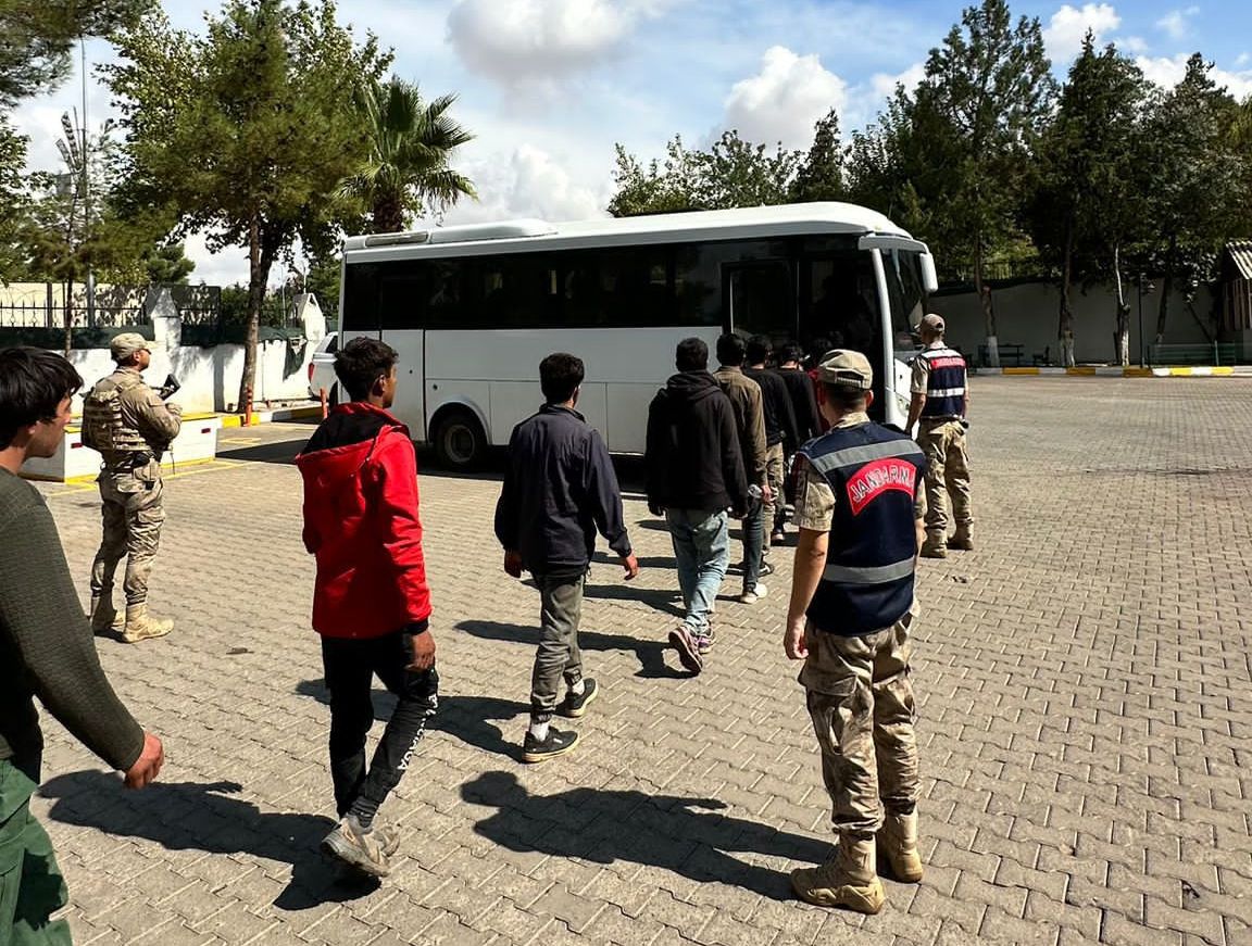 Urfa’da göçmen kaçakçılarına gece baskını