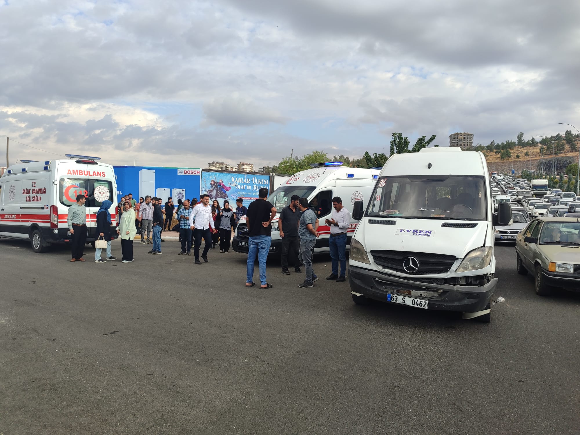 Urfa'da zincirleme kaza! Çok sayıda öğrenci yaralı
