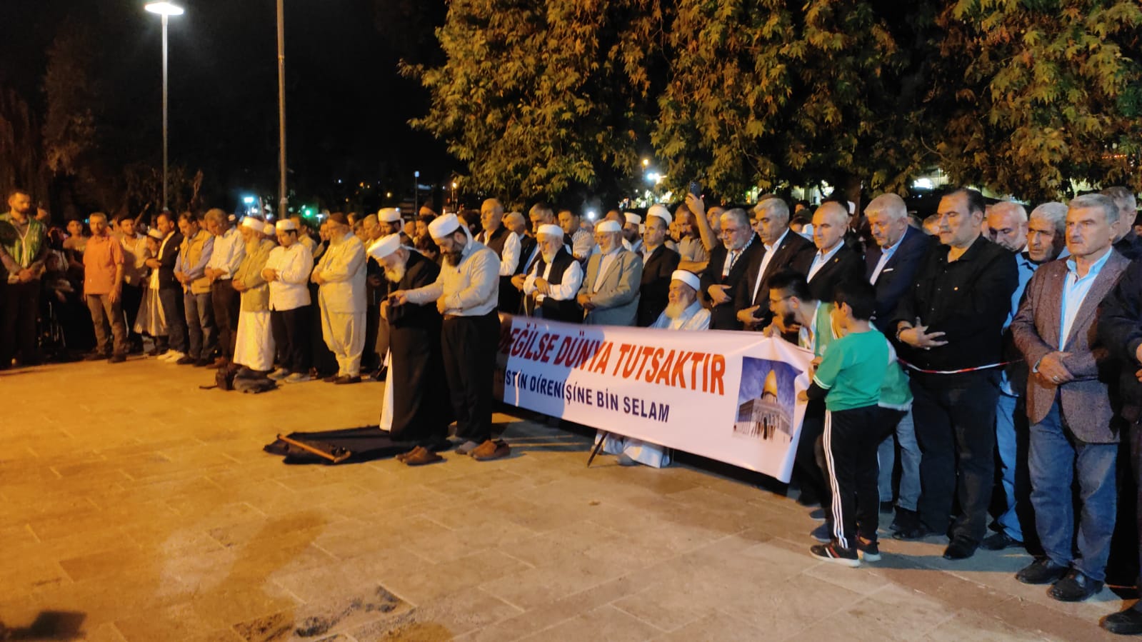 Şanlıurfa'dan Filistin'e yükselen ses! Kınamalar, namaz ve dua