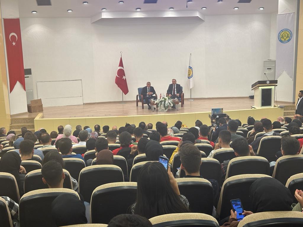 Beyazgül, Harran Üniversitesinde öğrencilerle soru cevap yaptı