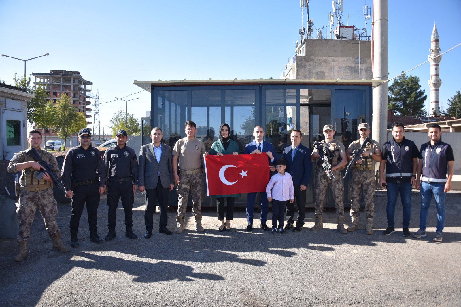 Yenilenmiş binalar polislere teslim edildi