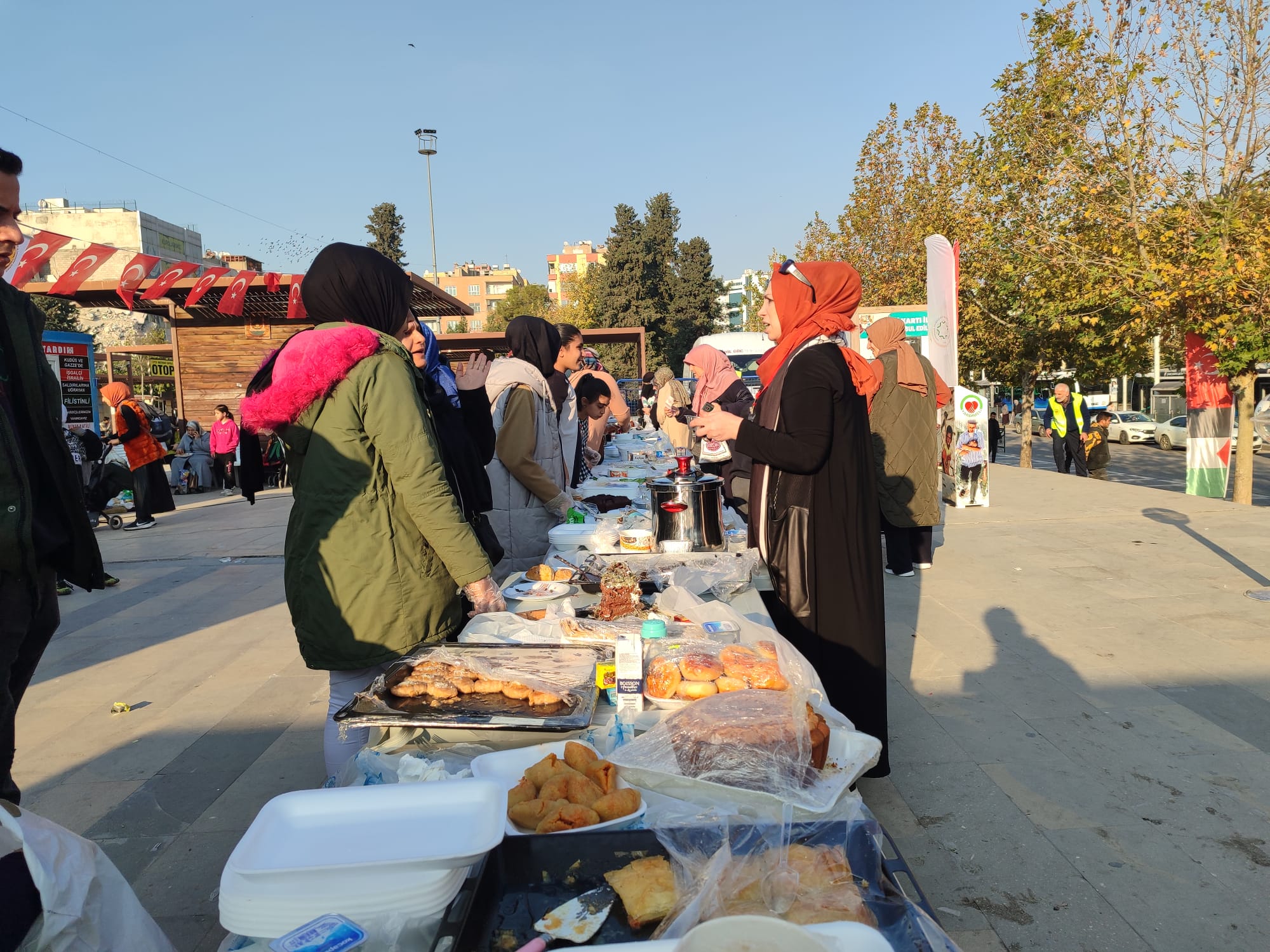 Urfalı kadınlar Gazze için kolları sıvadı