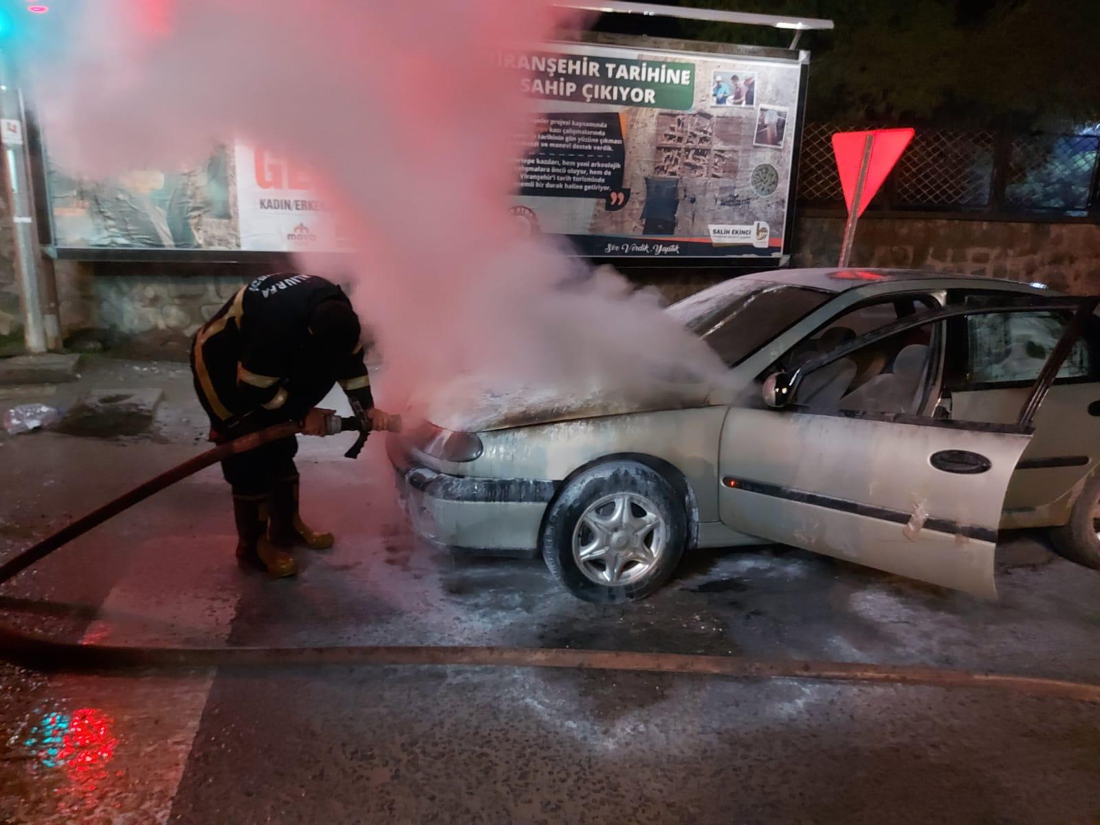 Şanlıurfa'da bir otomobil daha yandı