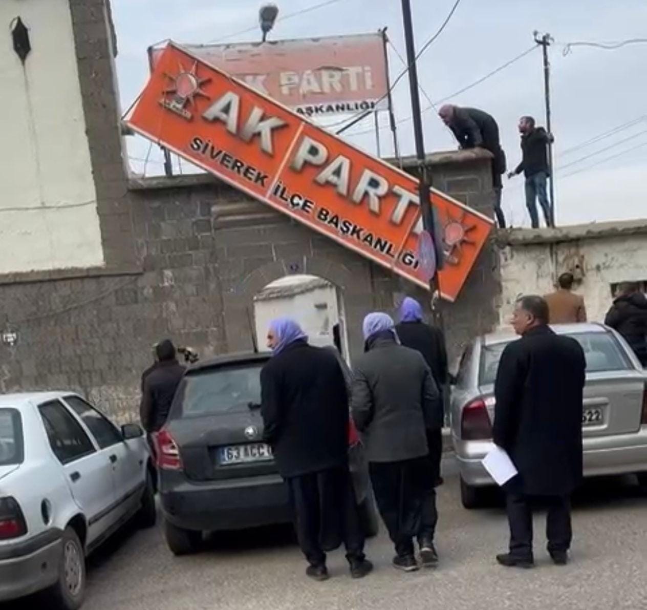AK Parti Siverek’te peş peşe istifalar