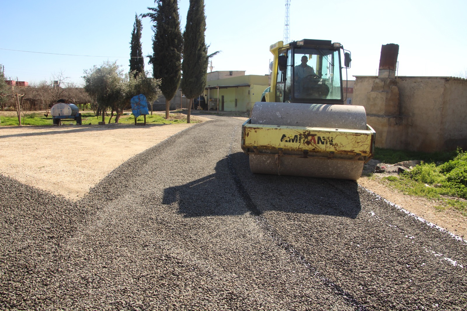 Harran’da merkez ve kırsalda asfalt çalışması