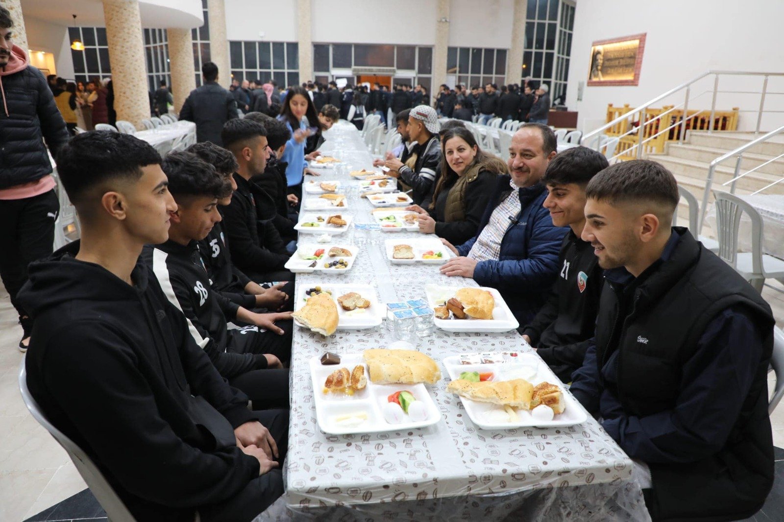 Salih Ekinci gençlerle sahurda buluştu