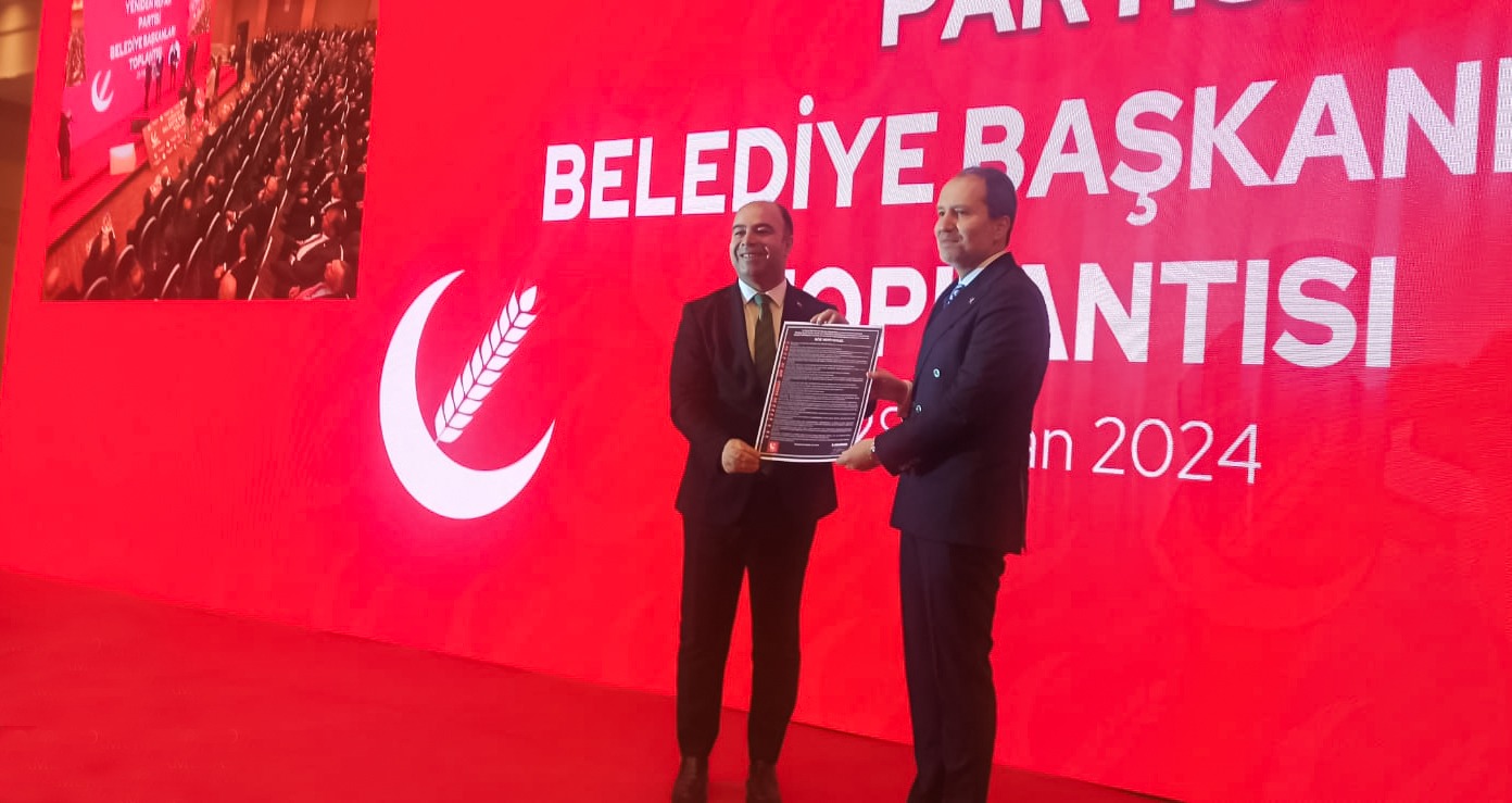 Fatih Erbakan Şanlıurfa'daki belediye başkanına o belgeyi verdi