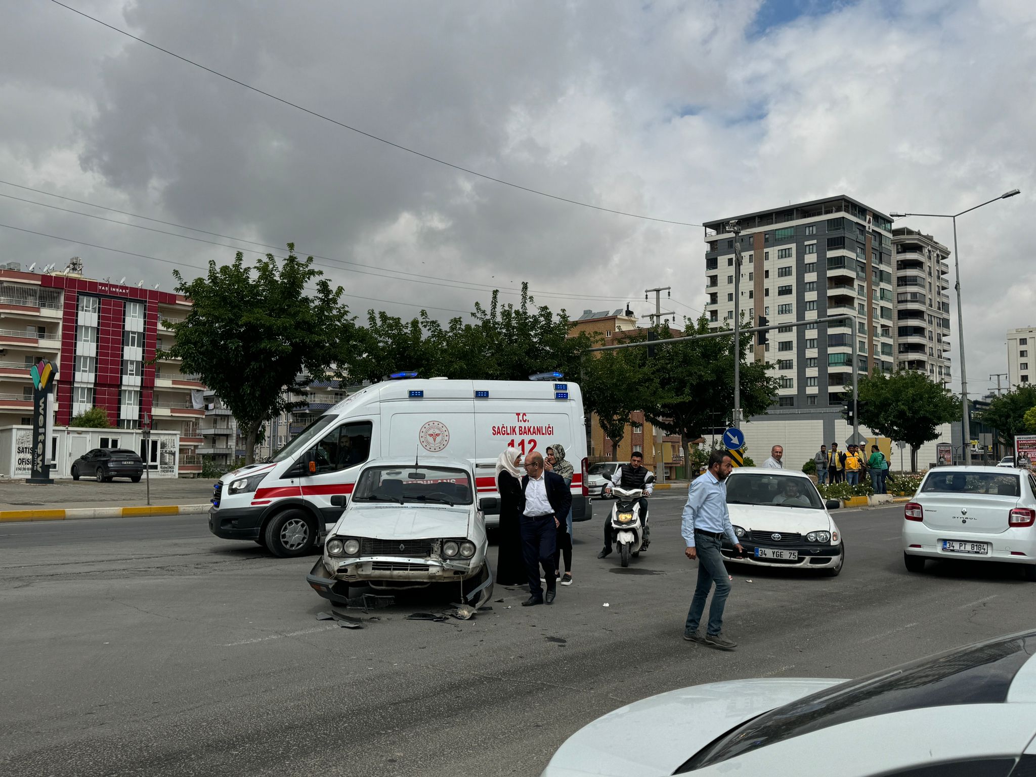 Şanlıurfa’da trafik ışıkları yanmayınca kaza kaçınılmaz oldu! 1 kişi yaralandı