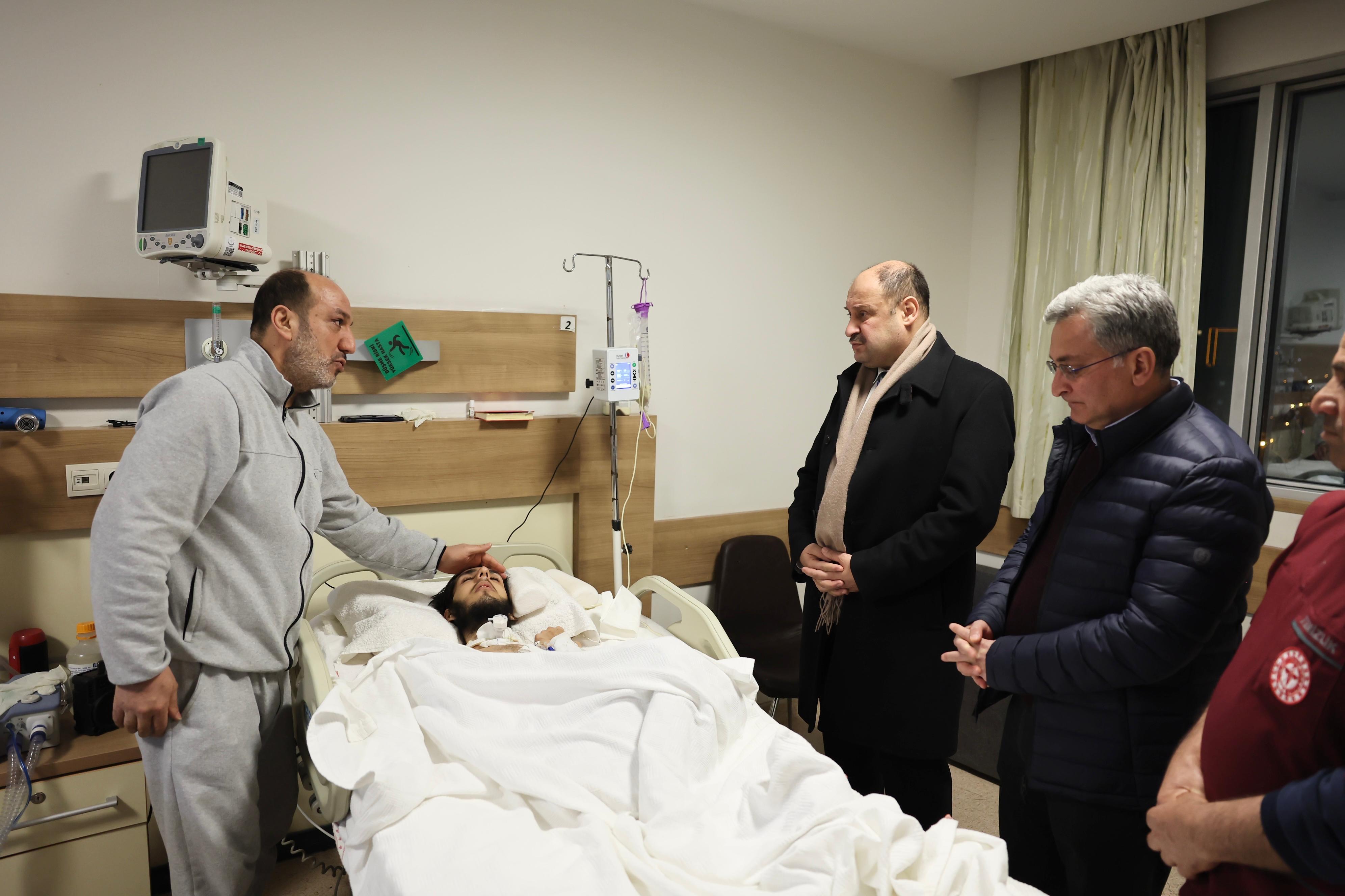 Şanlıurfalı genç umut ışığı bekliyor! İlk bağış Başkan Gülpınar’dan geldi
