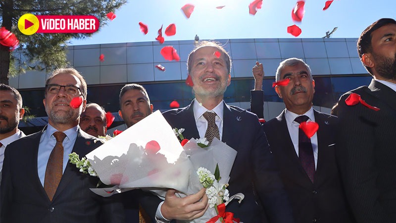 Şanlıurfa'da Erbakan'ın yollarına gül döktüler... Coşkulu karşılama