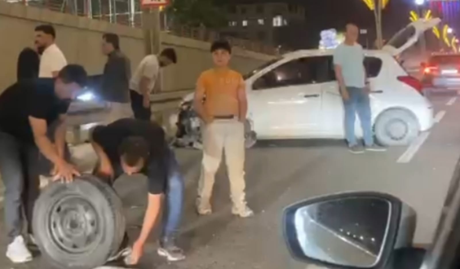 Şanlıurfa'da kaza! Refüje çarptı