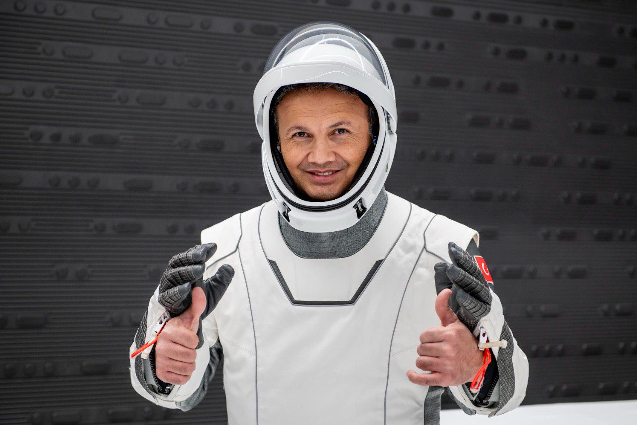 Yıllarca savaş pilotluğu yaptı!   Türkiye'nin ilk astronotu Alper Gezeravcı kaç yaşında, nereli, uzay görevi ne ve kaç gün kalacak?