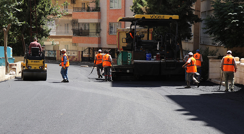 Haliliye’de sıcak asfalt çalışmaları devam ediyor