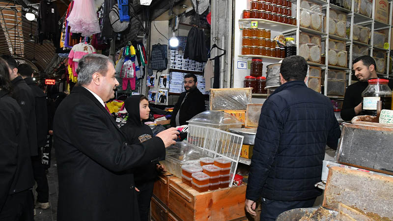 Vali Şıldak, bu kez tarihi çarşılar bölgesinde