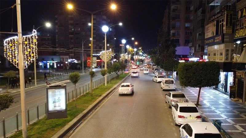 Peş peşe satışa çıkıyor