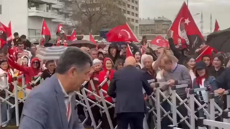 Şanlıurfa vekili penseyle kesti